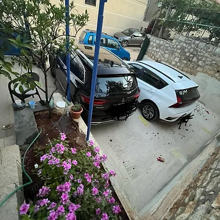 Dina House * Himarë