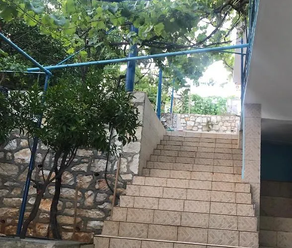 Apartament Dina House *